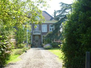 De met sloop bedreigde pastorie aan de Bosschieterstraat, Stellendam